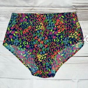 Cheek Boss Briefs - Color: Field of Flowers - NWT - Size 3X